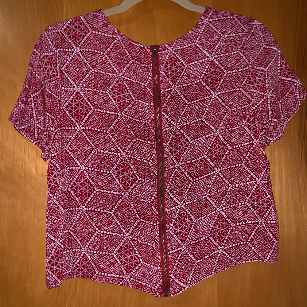 Trendy top! - Picture 3 of 3